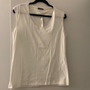Elliott Lauren white tee